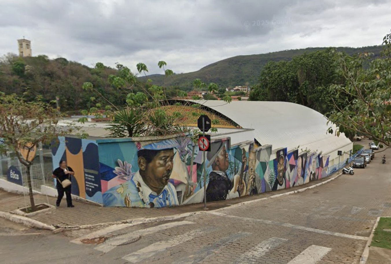 Câmara de Conceição do Mato Dentro pinta mural histórico e anuncia nova intervenção artística após críticas sobre preservação da memória local