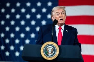 Trump tenta acalmar eleitor americano  e garante que ‘ a guerra está perto do fim’