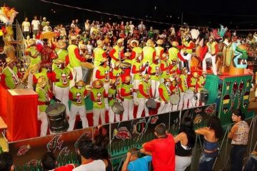 Desfiles de escolas de samba e blocos caricatos alteram trânsito na Avenida dos Andradas e no Hipercentro de BH