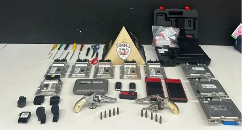 Dois homens são presos em Belo Horizonte com armas, equipamentos eletrônicos e ferramentas usadas em furtos de veículos