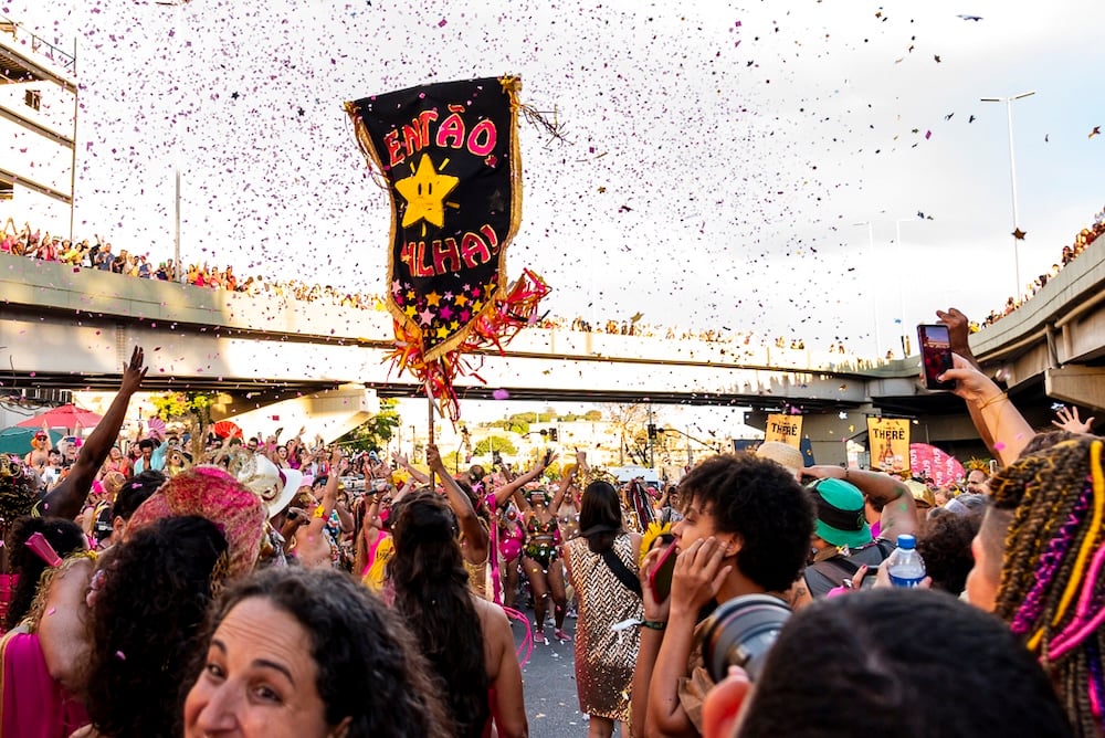 Então, Brilha! abre o sábado (14) de carnaval em BH com cortejo matinal e tema “Tecnologia do Delírio”
