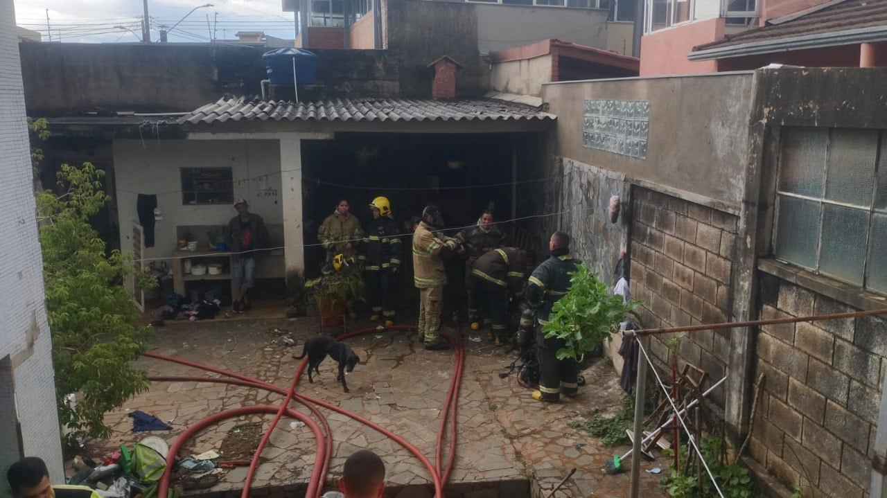 Homem é encontrado morto com chave de fenda no pescoço em casa incendiada no Esplanada