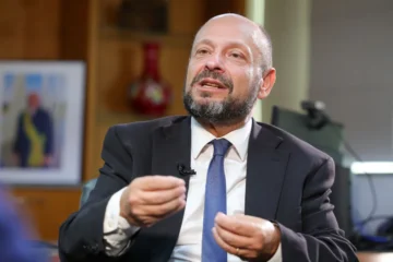 O Agibank liberou empréstimos a 2 mil mortos, diz presidente do INSS na CPMI