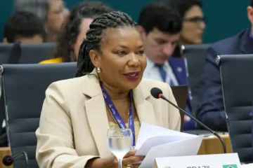Ministra da Cultura é alvo de pedido de investigação por show de R$ 290 mil no Carnaval