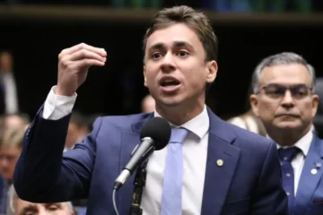 Flávio Bolsonaro quer lançar Nikolas ao Governo de Minas em aliança com o Centrão, dizem aliados
