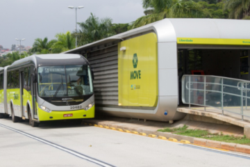 Ônibus do Move pega fogo na avenida Paraná, no Centro de Belo Horizonte