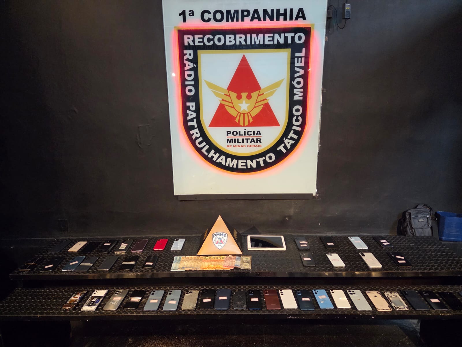 Polícia apreende celulares roubados em shopping popular no Centro de Belo Horizonte