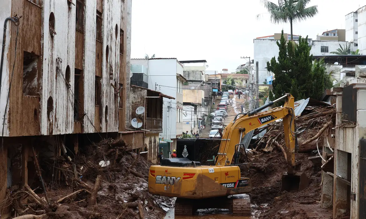 Número de mortos em Minas sobe para 66, dizem autoridades