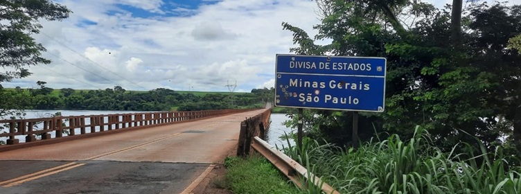 Interditada a ponte que liga as rodovias AMG-2540 e SP-413, na divisa entre Minas Gerais e São Paulo