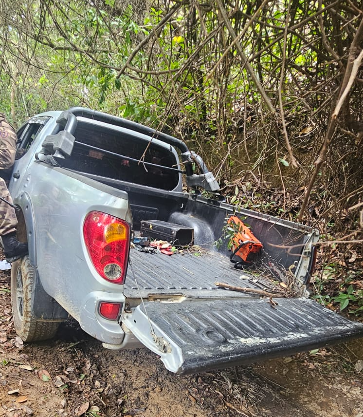 Suspeito de tentar matar ex-companheira com martelo e motosserra morre após confronto com a PM em Esmeraldas
