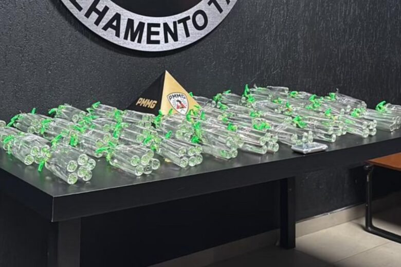 PM apreende 226 frascos de lança-perfume no Barreiro destinados à entrega por delivery durante o Carnaval