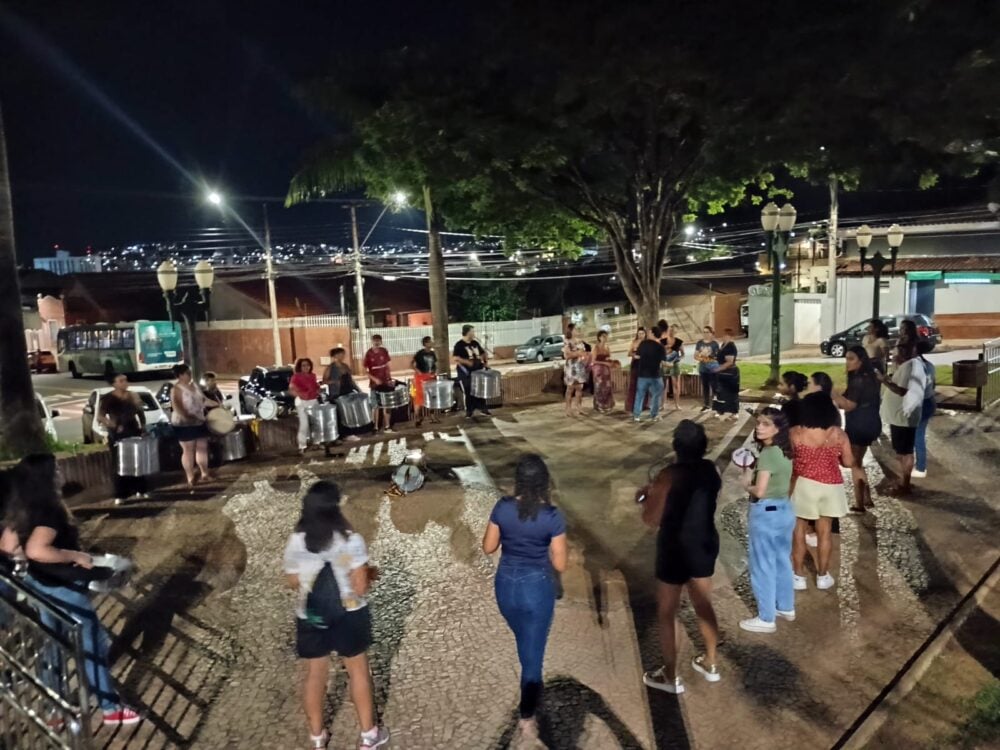Bloco do Cemitério homenageia Clara Nunes e leva misticismo do samba às ruas de Itabira durante o pré-Carnaval