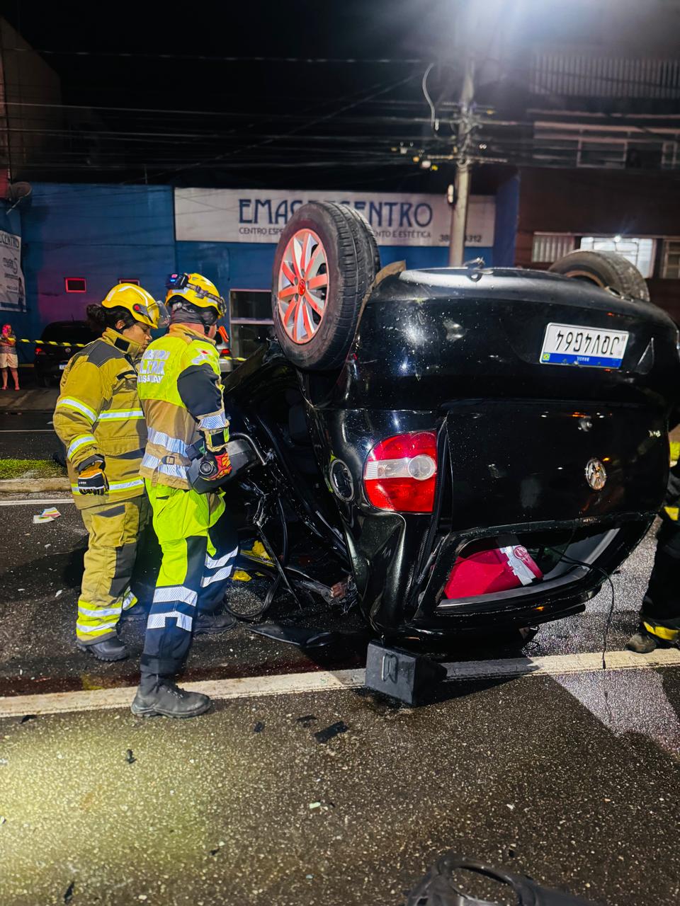 Capotamento após perseguição policial deixa um morto em João Monlevade
