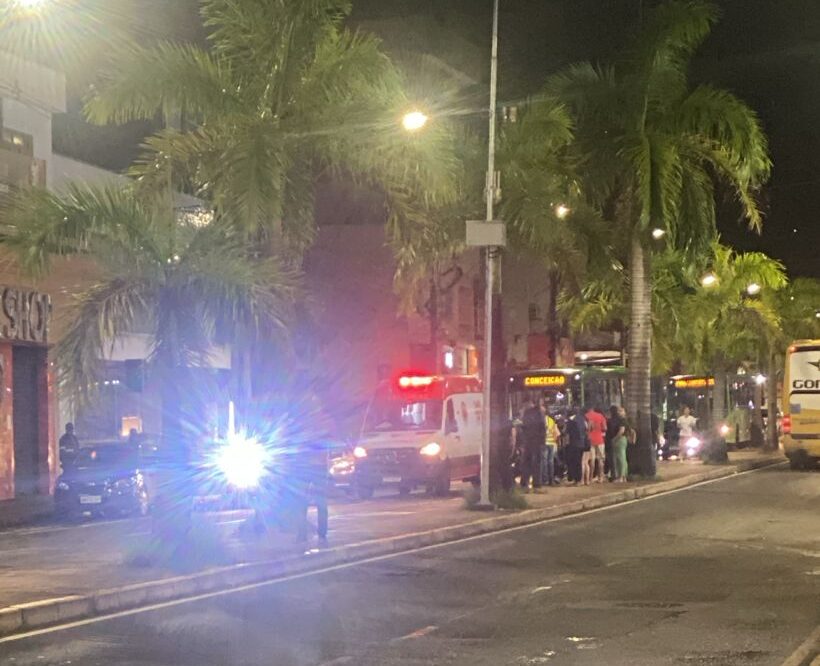 Mulher de 37 anos é atropelada por motocicleta na avenida João Pinheiro, em Itabira