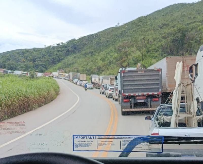BR-381 registra congestionamento no sentido Itabira e João Monlevade na manhã desta terça-feira