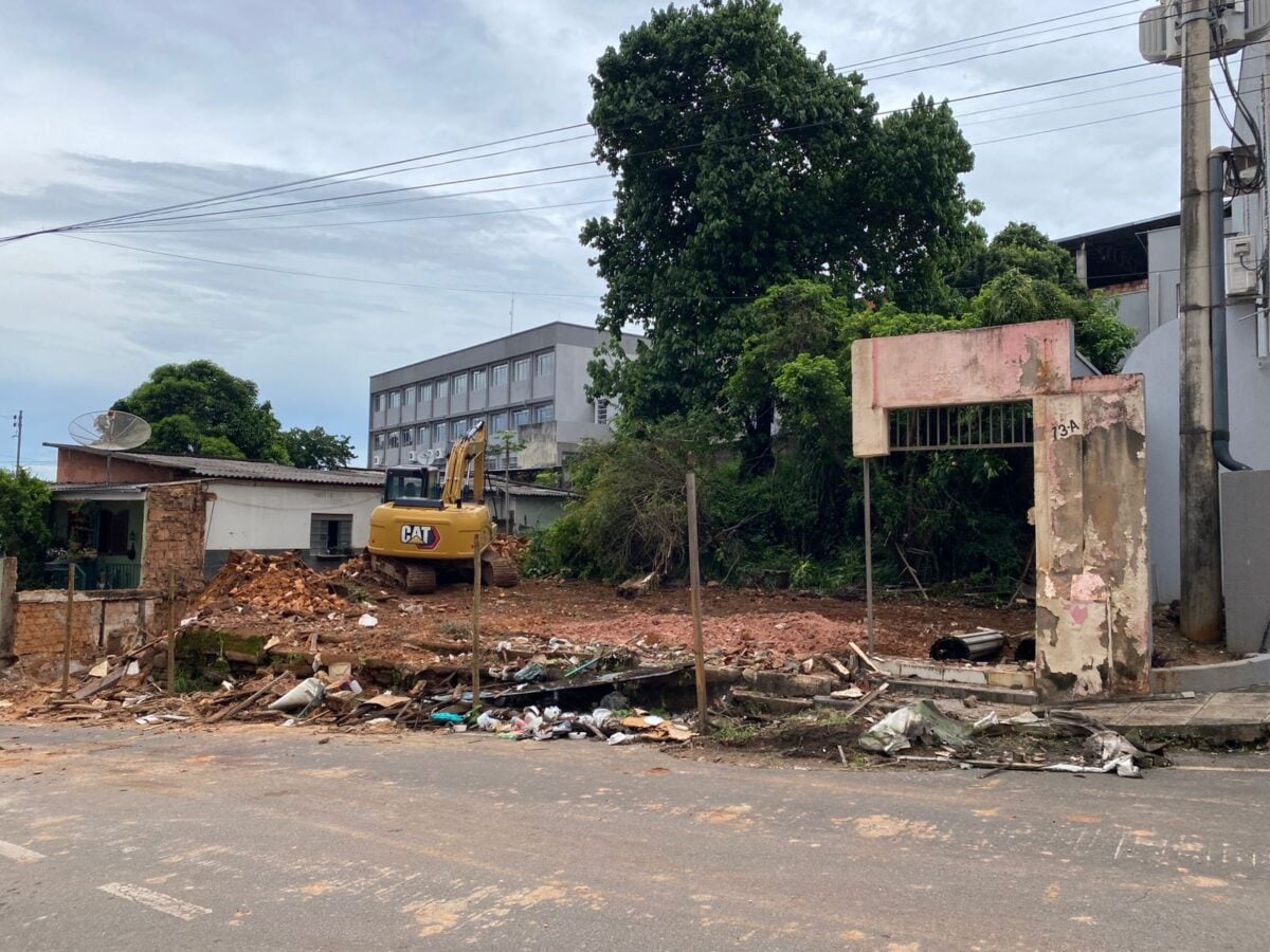 Um ano após imóvel do século XIX ser demolido, mais um casarão é derrubado em Itabira