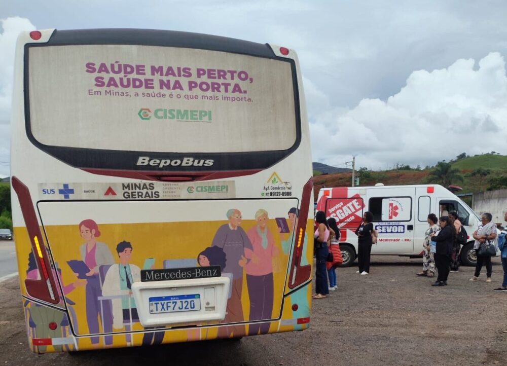Colisão entre ônibus e caminhão deixa uma pessoa ferida na BR-381, em João Monlevade