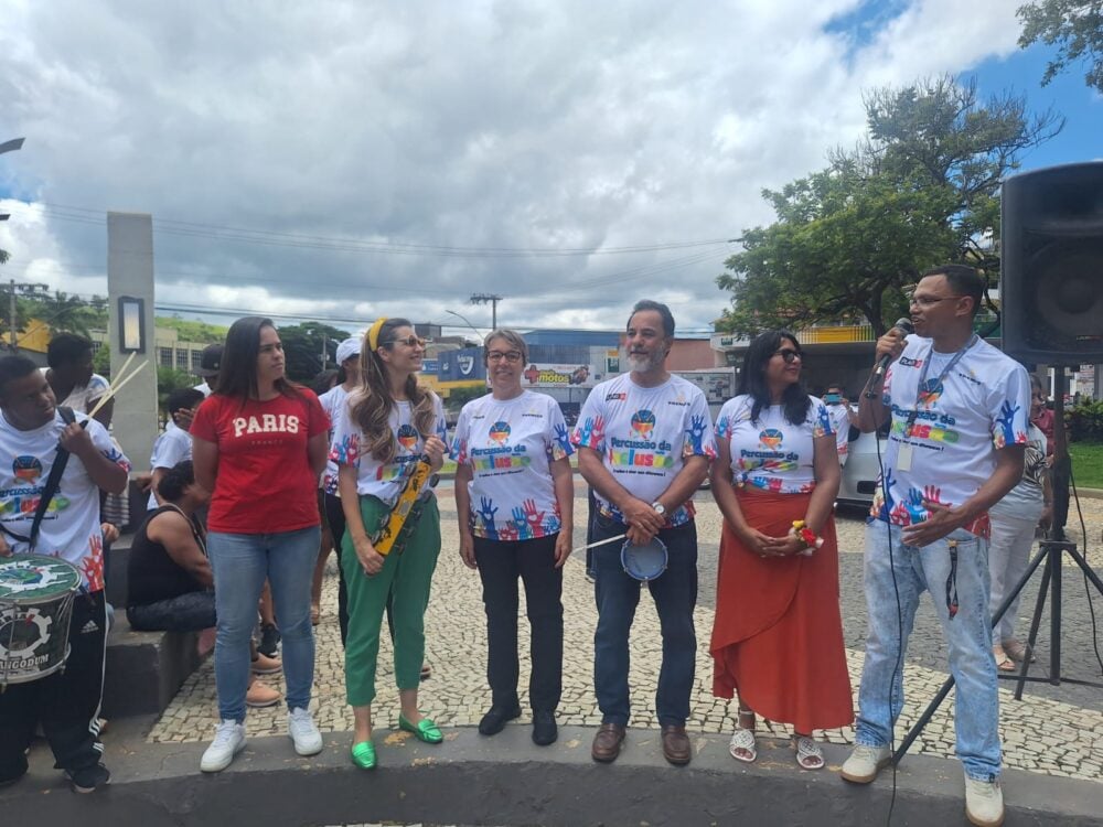 Carnaval: bloco "Percussão da Inclusão" leva alegria e reforça mensagem de cidadania no Centro de Itabira
