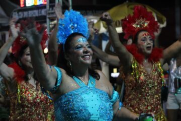 Cores, ritmos e sorrisos: confira as fotos do sábado de Carnaval em Itabira 