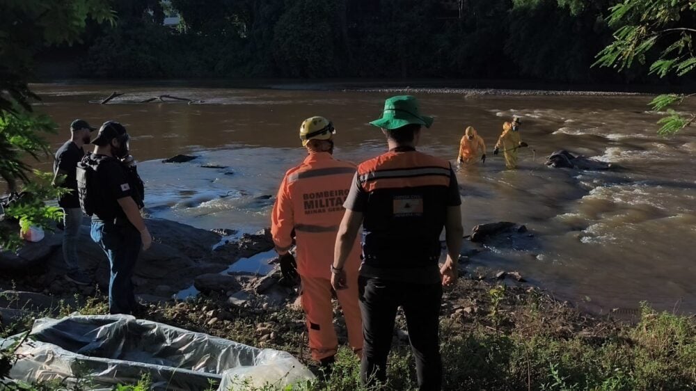 Corpo em avançado estado de decomposição é retirado do Rio Piracicaba, em Nova Era