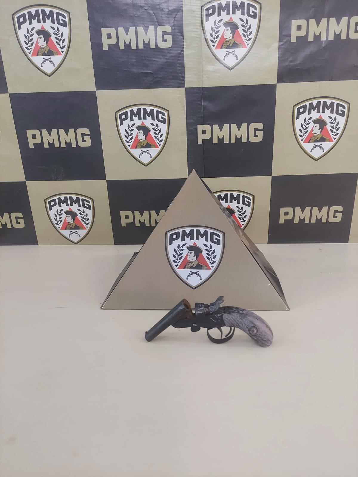 Homem é preso após ameaçar os pais em João Monlevade
