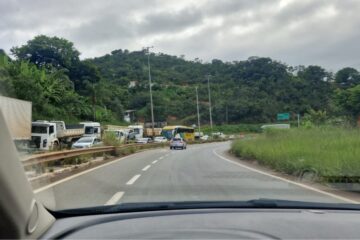 Tragédia na BR-381: colisão entre caminhão e carro deixa três mortos e um ferido em Santa Luzia