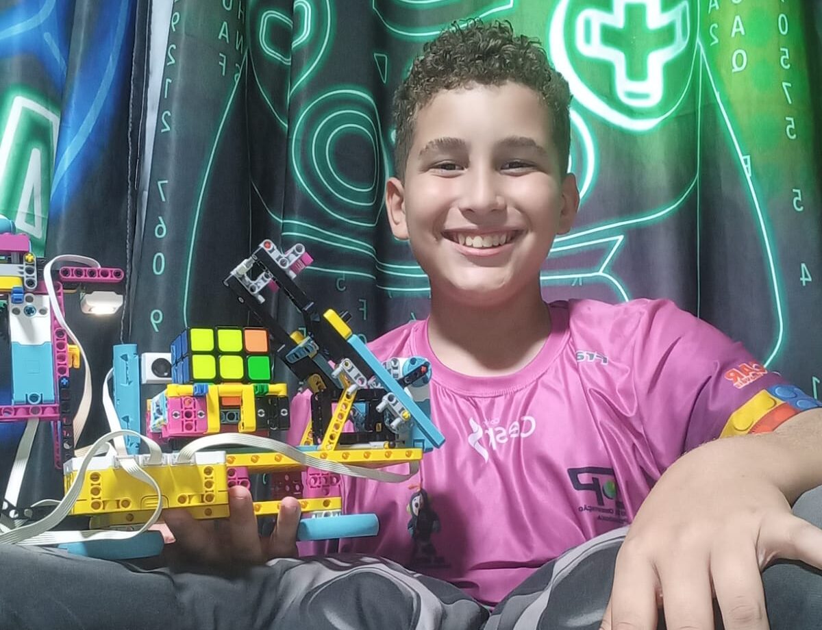 Monlevadense de 11 anos conquista vaga para mundial de robótica no Canadá e busca apoio para viagem