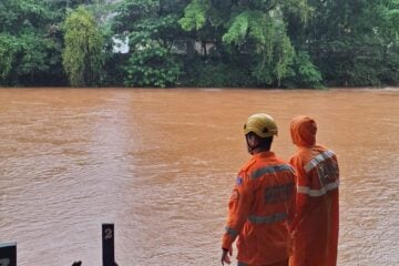 Cheia do Rio Piracicaba interrompe buscas por homem em situação de rua que desapareceu em Nova Era