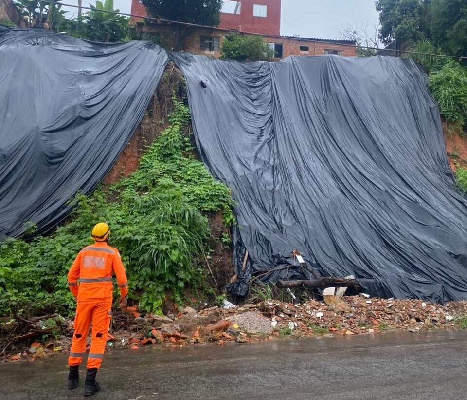 Bombeiros realizam vistoria preventiva e descartam riscos imediatos de inundação em bairros de Itabira