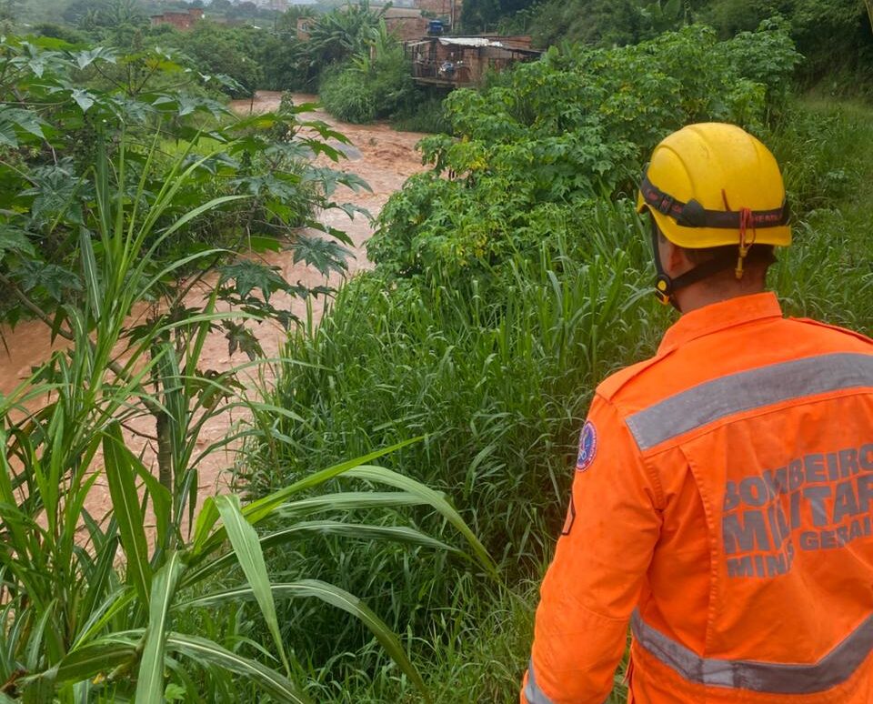 Bombeiros realizam vistoria preventiva e descartam riscos imediatos de inundação em bairros de Itabira
