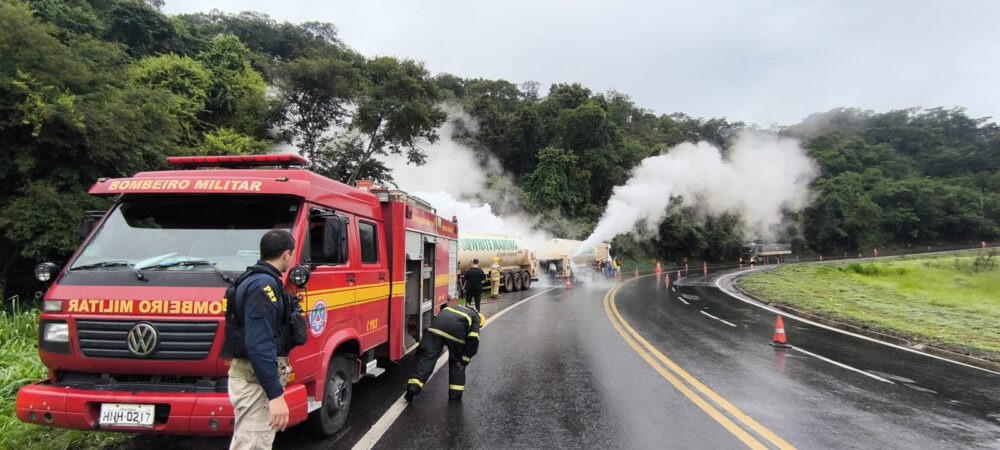 Transbordo de nitrogênio líquido mobiliza bombeiros e interdita trecho da BR-381, em João Monlevade