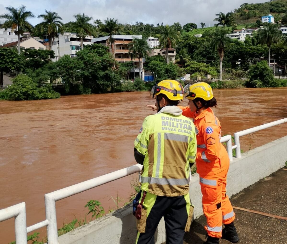 Rio Piracicaba se aproxima do limite da calha e coloca Nova Era em alerta