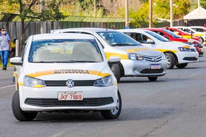 Departamento de Trânsito de Minas Gerais adapta sistemas para cumprir nova regra nacional sobre autoescolas