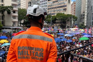 Carnaval sob alerta: Bombeiros montam operação para evitar tragédias em blocos com mais de 100 mil foliões em BH