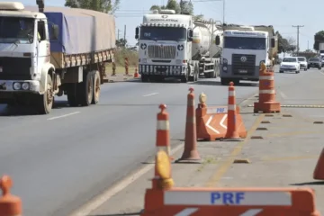 Quase 44% das mortes nas estradas envolvem veículos de carga, aponta PRF