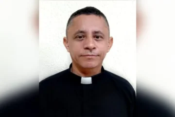 Padre é denunciado por transfobia por causa de críticas durante missa no Ceará