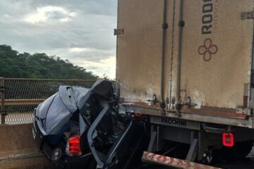 Engavetamento na BR-381 deixa uma mulher morta em Bom Jesus do Amparo