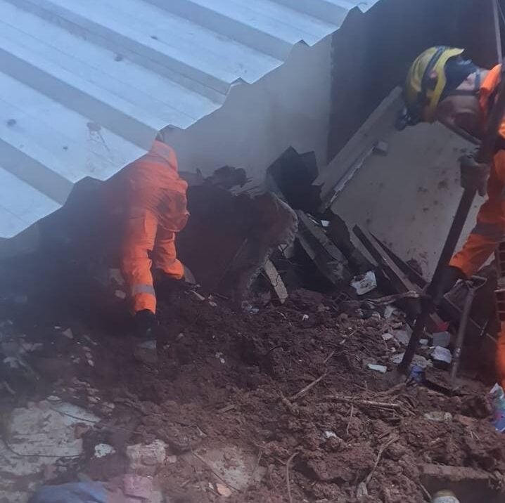 Sobe para 16 o número de mortos e dezenas seguem desaparecidos após temporal devastador em Juiz de Fora