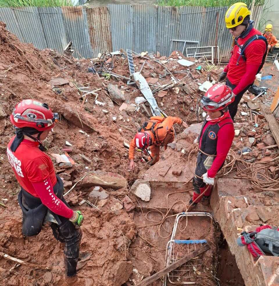 Zona da Mata soma 5.470 desalojados e 764 desabrigados; uma pessoa segue desaparecida em Ubá