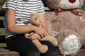 Polícia Civil indicia mãe e empresário por exploração sexual infantil em Estrela do Sul