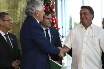 Caiado promete anistiar Bolsonaro e diz que Flávio ‘não tem vivência’