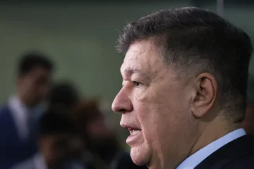 Relator da CPMI do INSS pede indiciamento de deputados, senador e ex-ministros