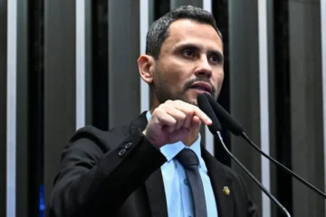 Cleitinho lidera com folga no 1º turno em MG: aponta Paraná Pesquisas
