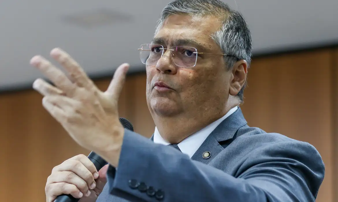 Moraes determina busca contra fonte de jornalista que fez denúncias contra Flávio Dino