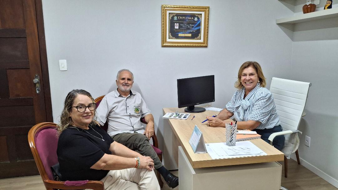 João Monlevade: Jacqueline Soares assume a Diretoria de Ensino Especializado da  Apae