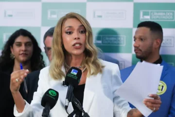 O apresentador Ratinho está sendo processado pela deputada Erika Hilton