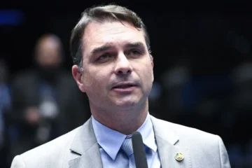 Pesquisa indica liderança de Flávio Bolsonaro contra Lula em mais um estado do Sudeste