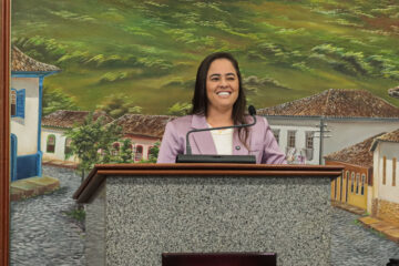 Como única vereadora na Câmara, Jordana Madeira usa tribuna em referência ao Dia da Mulher e defende igualdade em Itabira