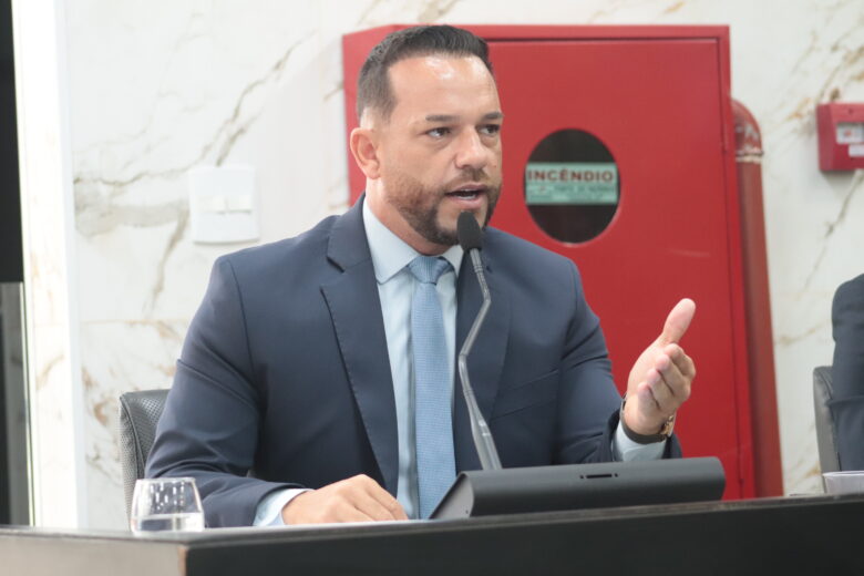 QR Code em postes promete agilizar manutenção da iluminação pública em Itabira; entenda