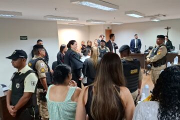 Júri absolve mulher acusada de matar companheiro em caso que envolve denúncia de violência sexual contra a filha